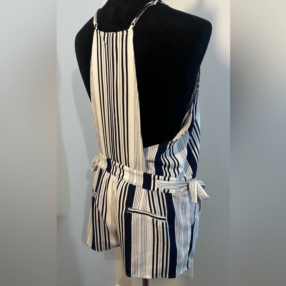 HYFVE Size small Romper Shorts Side Pockets Open sides - Picture 6 of 13